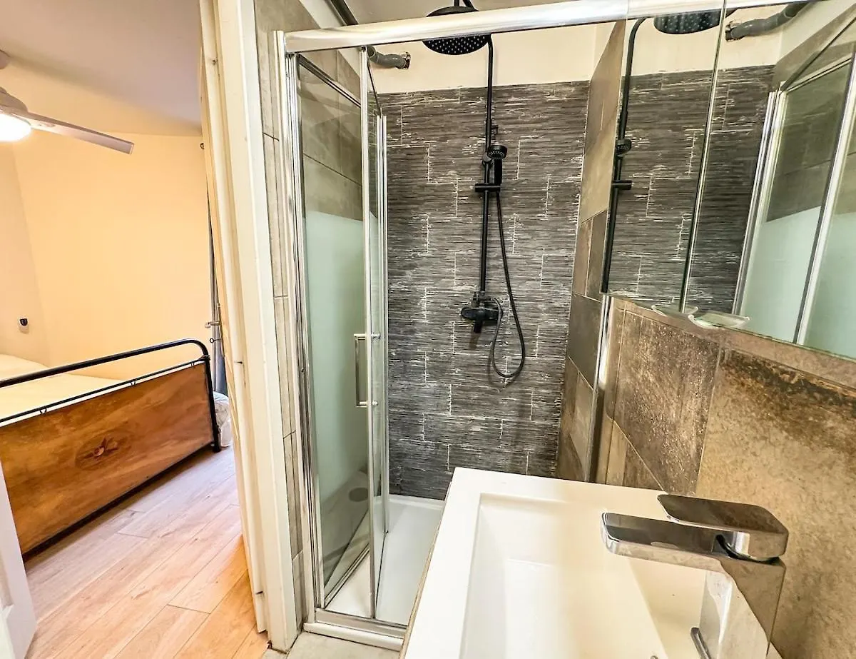 Charming Flat In The Historic Center Of Saint-Remy Apartment France